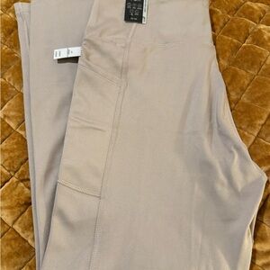 VSX Women's Essential Pocket Leggings in Beige